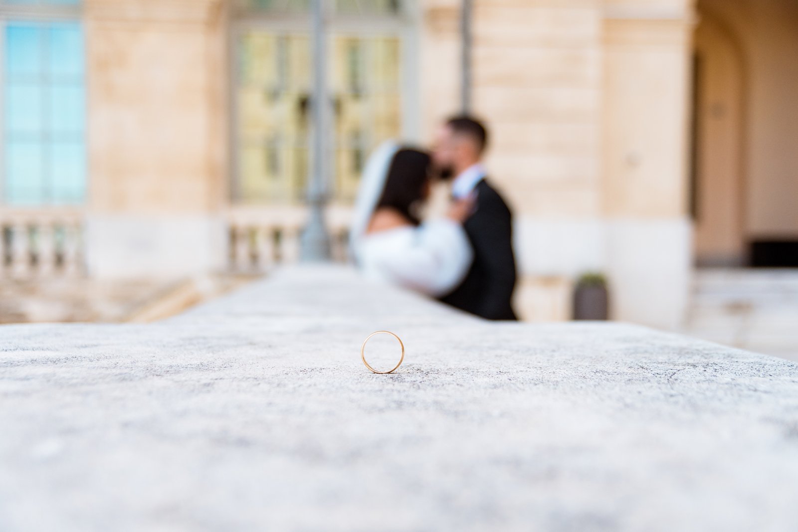 Couple de mariés au coucher du soleil — Amoria Memories